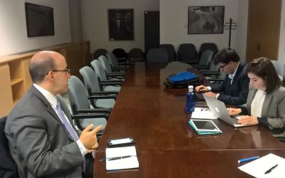 Dr. Andrés Briceño Chaves entrenando a los alumnos Carlos III